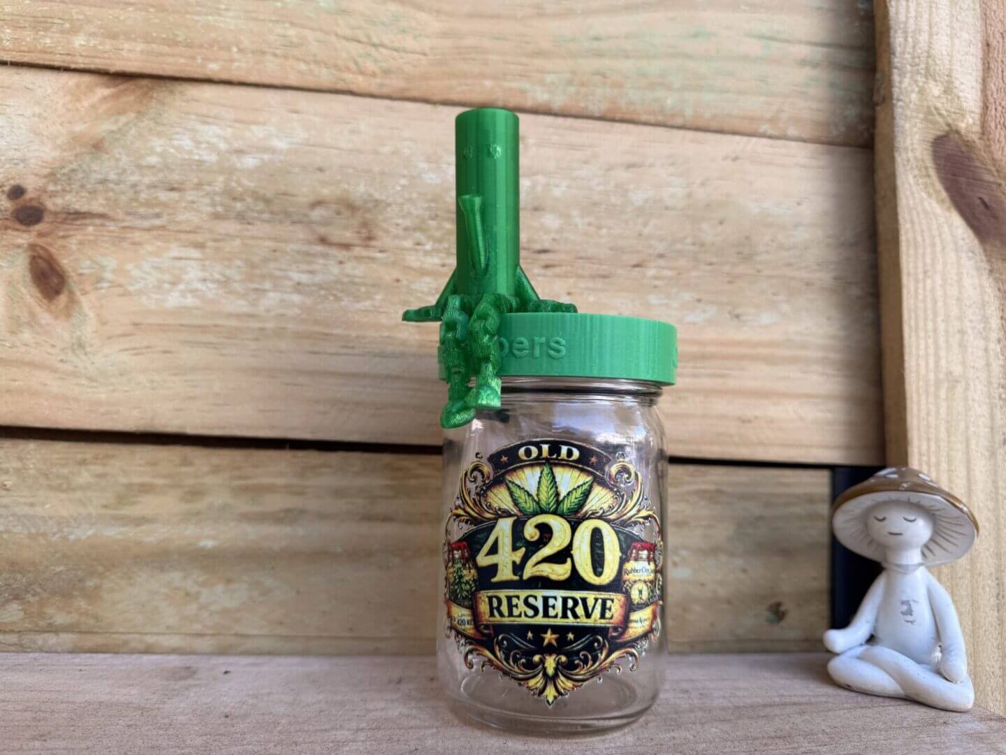 420 Reserve mason jar with green mouthpiece