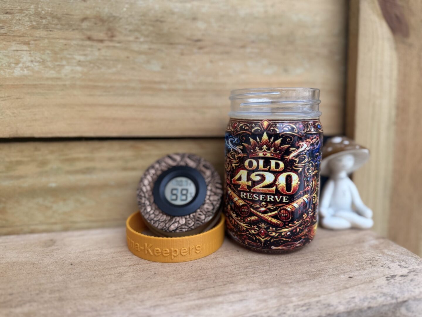 Ornate Old 420 Reserve jar with hygrometer