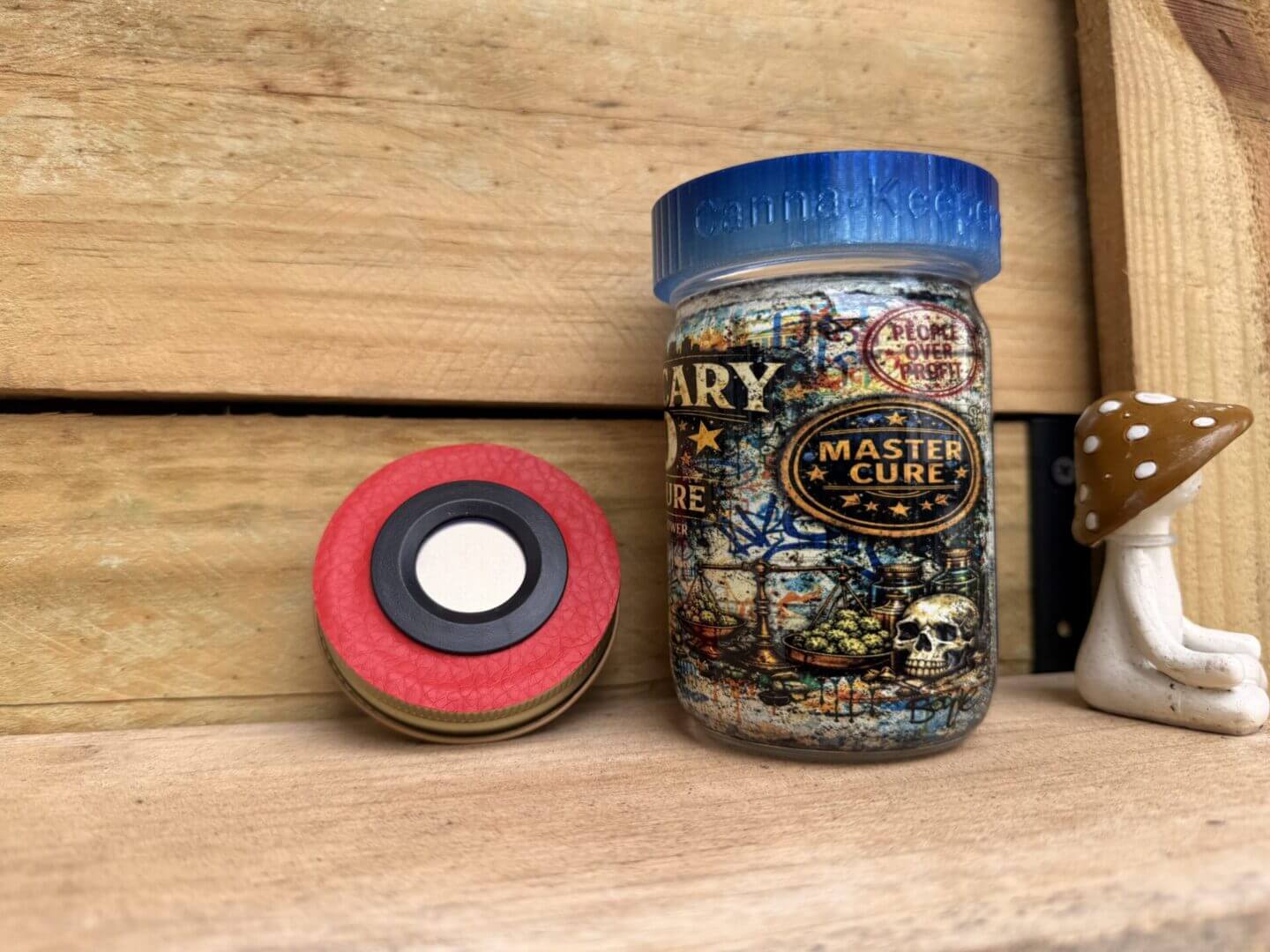 Decorative jar, red yo-yo, ceramic mushroom